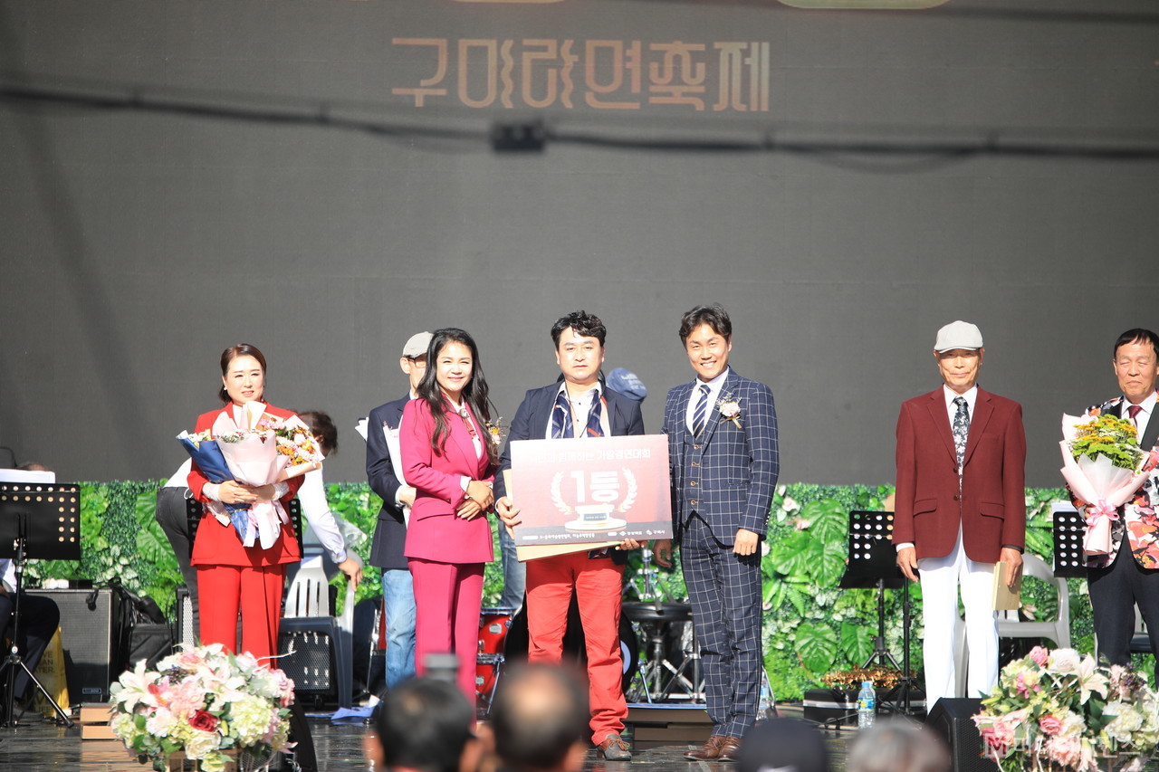 시민과 함께하는 메트로 패션쇼 &가왕 경연대회가 지난 3일 구미라면축제 메인 무대에서 개최되었다.